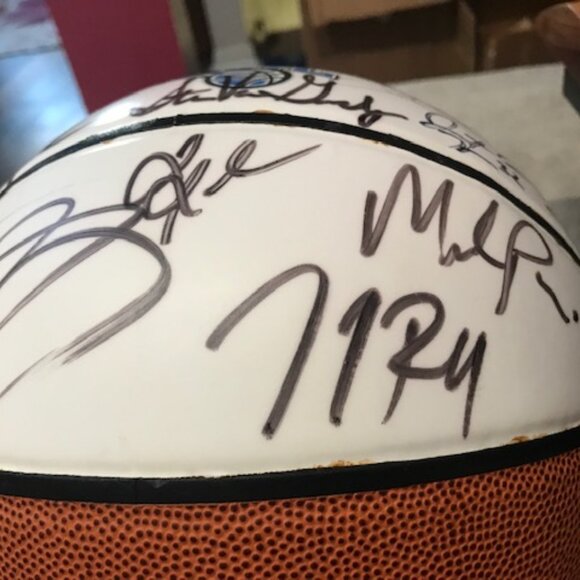 NBA Autographed Team Basketball/Orlando Magic -- J.J. Redick, Dwight Howard/Hedo - Picture 5 of 6